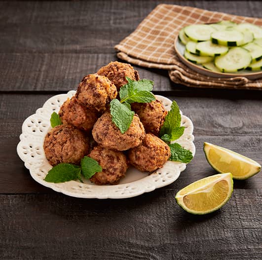 Receita de Quibe Frito com Salada de Pepino | Fula