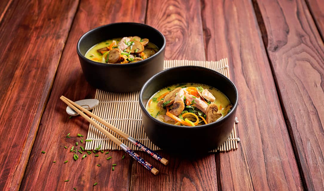 Fula - Ramen de frango com legumes e leite de coco